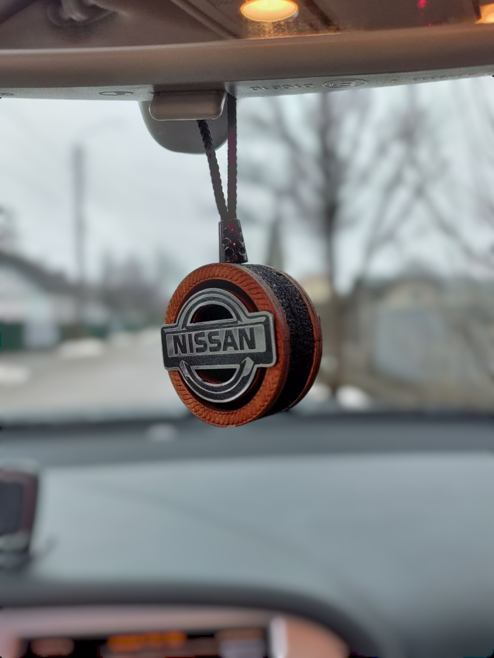 Ароматизатор-подвеска для авто Nissan с эффектом переливания (2118764437)