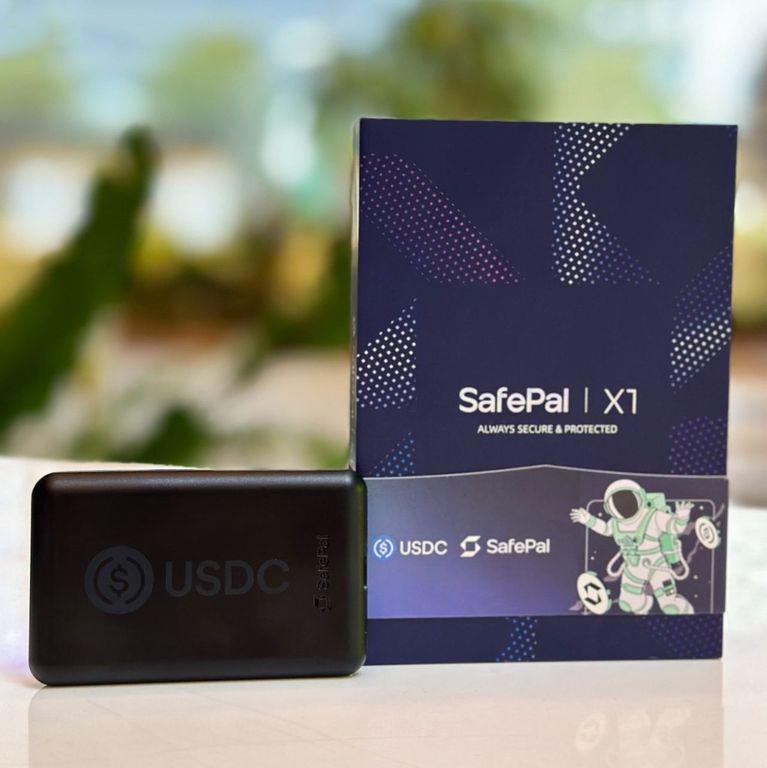 Крипто-гаманець апаратний SafePal X1xUSDC Limited Edition Чорний (SUSDCX1Black) - фото 2 Крипто-гаманець апаратний SafePal X1xUSDC Limited Edition Чорний (SUSDCX1Black) - фото 2