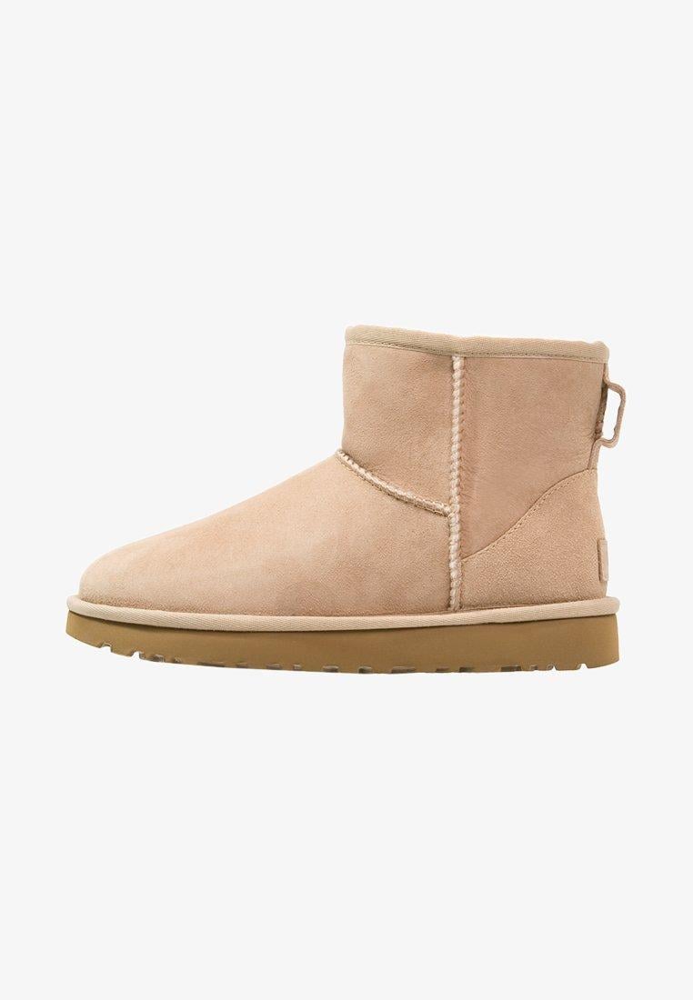 Угги женские UGG Classic Mini II р. 38 Sand (1016222) - фото 3