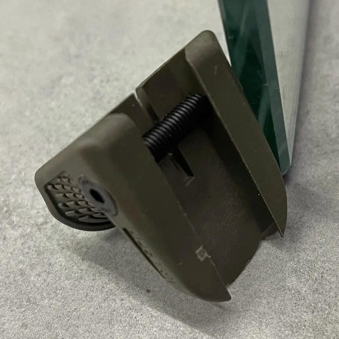 Рукоятка переноса огня DLG Tactical DLG-151 на Picatinny упор на цевье с гнездом для QD антабки Олива (242840) - фото 6 Рукоятка переноса огня DLG Tactical DLG-151 на Picatinny упор на цевье с гнездом для QD антабки Олива (242840) - фото 6