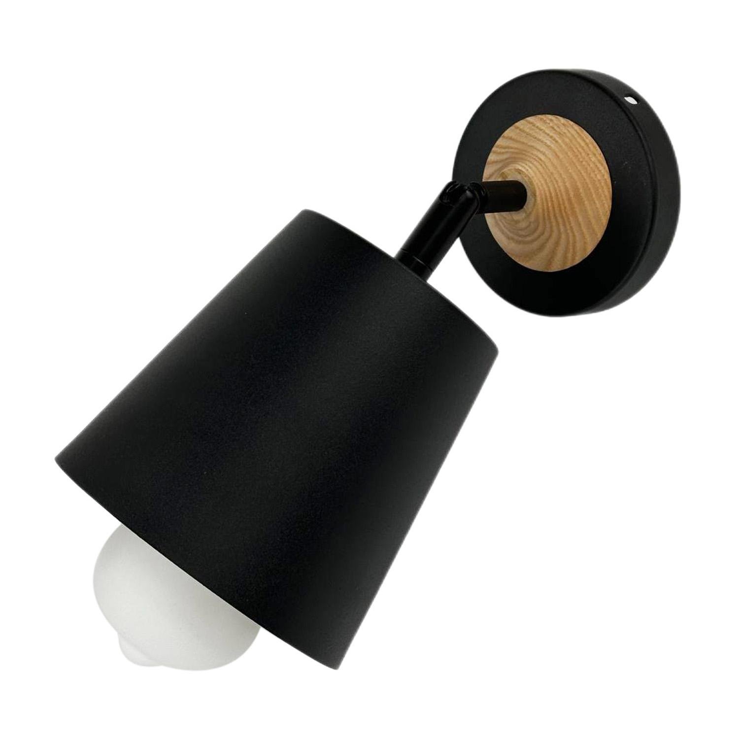 Настенный светильник Elaris с металлическим плафоном Черный