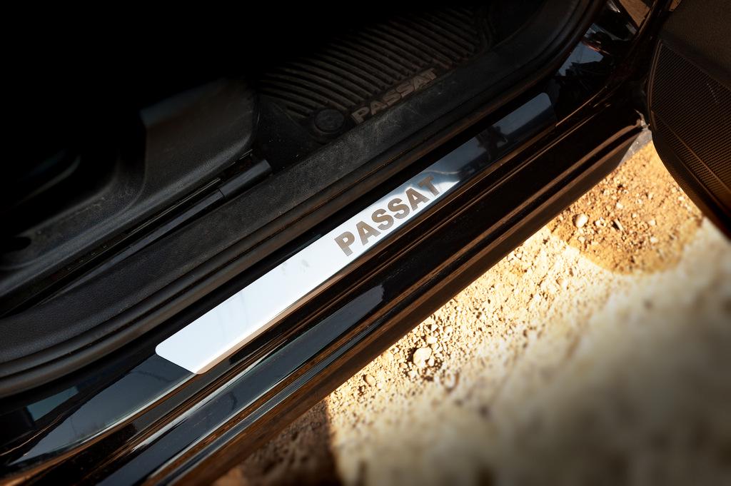 Накладки на пороги Carmos V1 для Volkswagen Passat B7 2012-2015 гг. нержавеющая сталь Хром