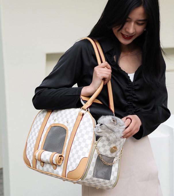 Сумка для переноски домашних питомцев CosmoPet CP-37 43х29х23 см White (3_04941) - фото 7 Сумка для переноски домашних питомцев CosmoPet CP-37 43х29х23 см White (3_04941) - фото 7