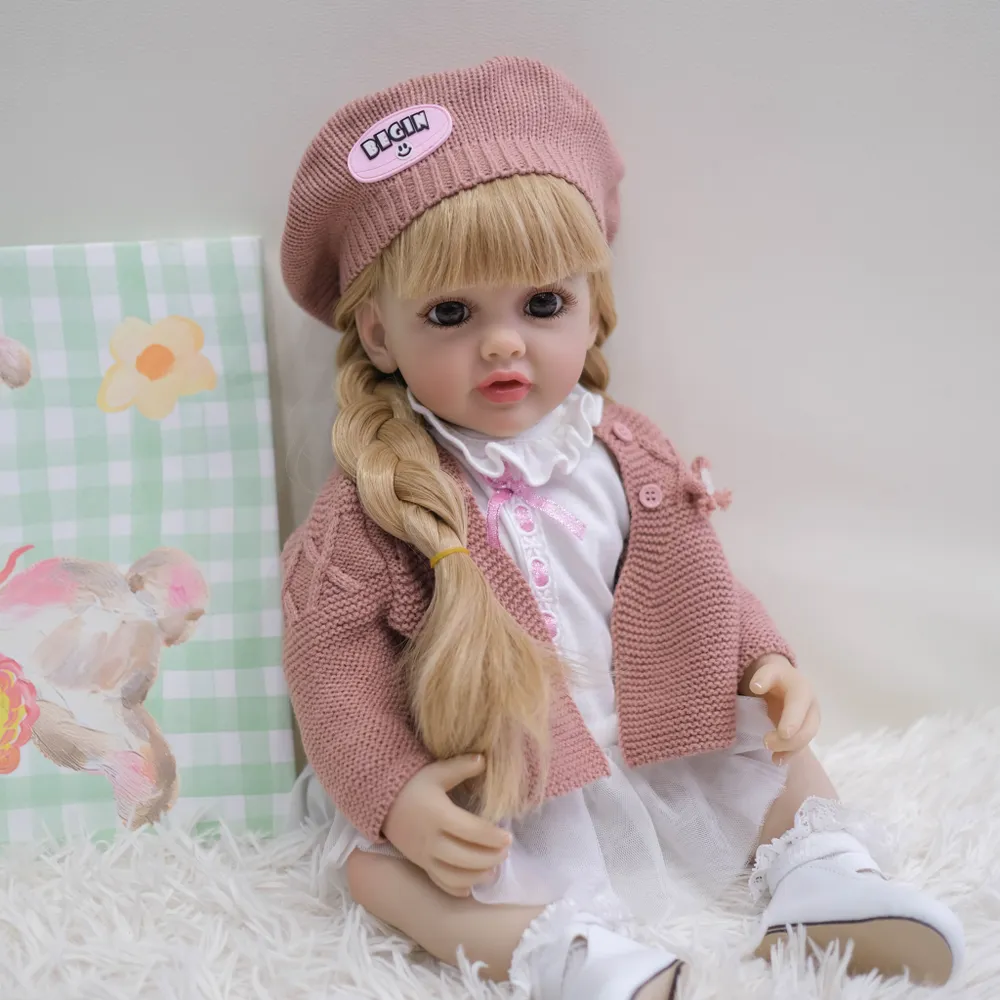 Лялька Реборн Мирослава з аксесуарами та одягом у подарунковій коробці 55 см - фото 5