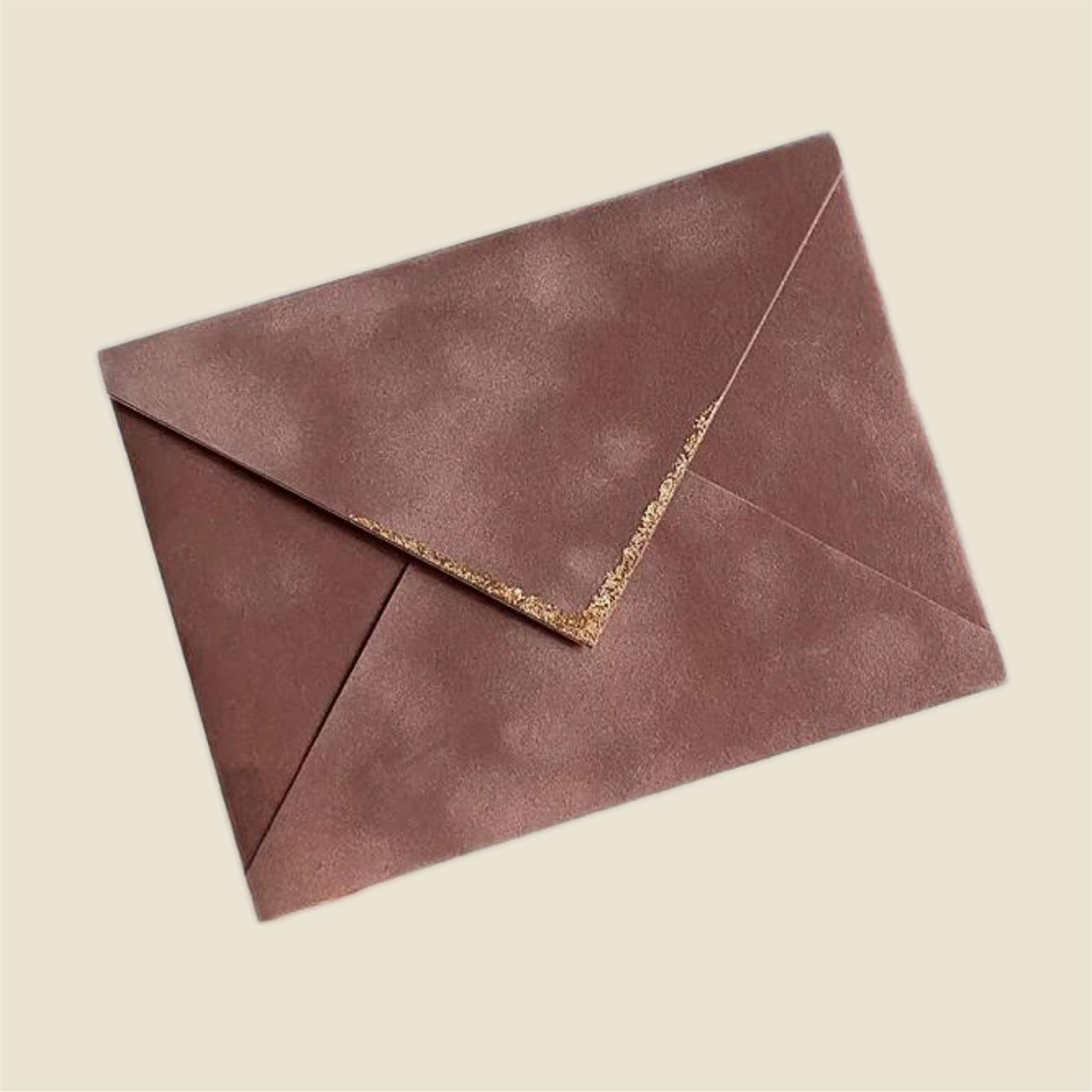 Конверт оксамитовий з підкладкою 15х11 см з позолотою на магнітній застібці Пудровий (1950049875) Конверт оксамитовий з підкладкою 15х11 см з позолотою на магнітній застібці Пудровий (1950049875)