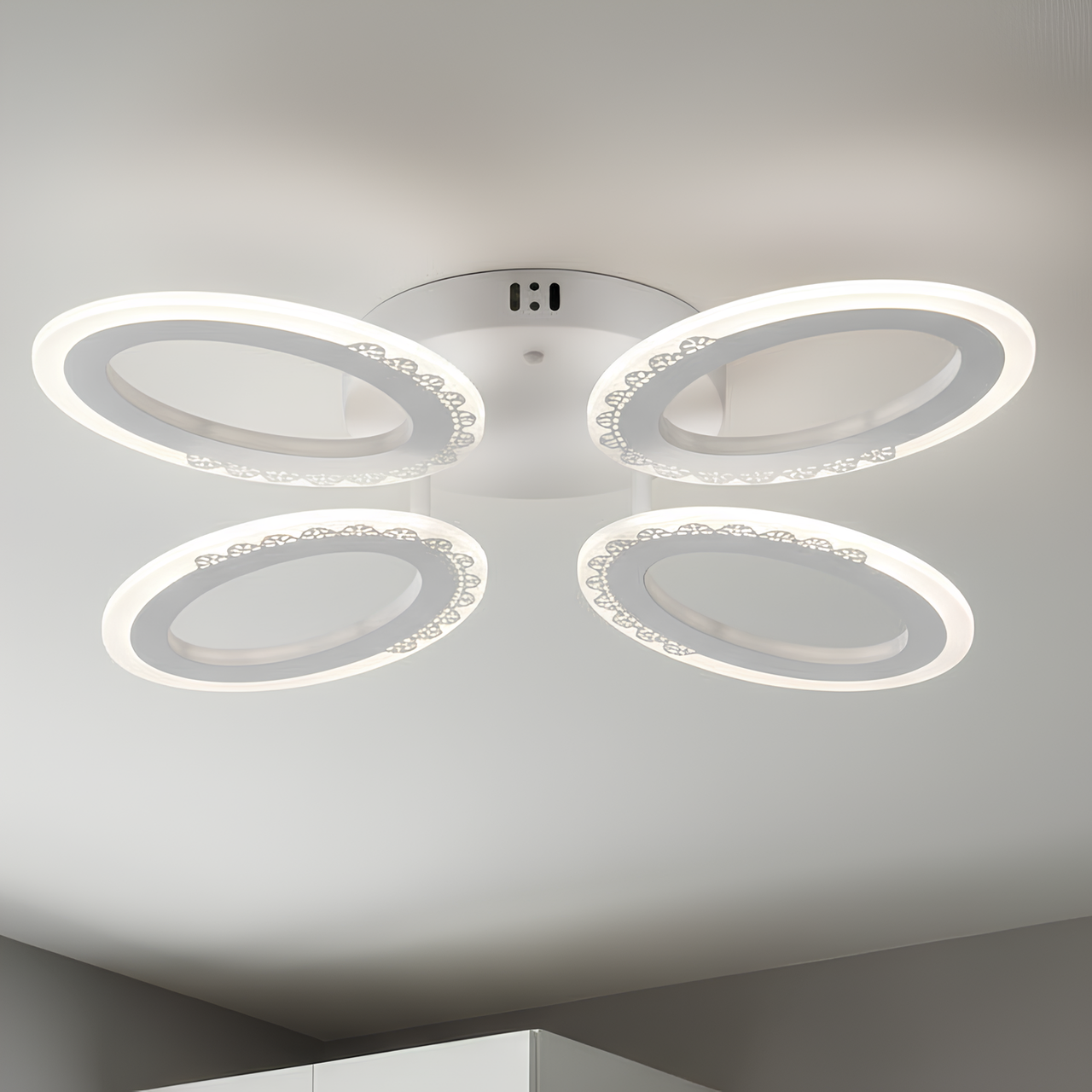 Люстра светодиодная Valeso 64W с овальными рассеивателями из акрила 3000-6500K с пультом Белый (G 2702/4 WT)