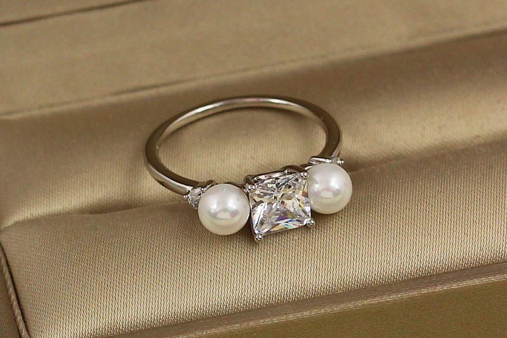 Кольцо Xuping Jewelry квадрат с двумя жемчужинами 6 мм. 17 Серебристый (2399741605) Кольцо Xuping Jewelry квадрат с двумя жемчужинами 6 мм. 17 Серебристый (2399741605)