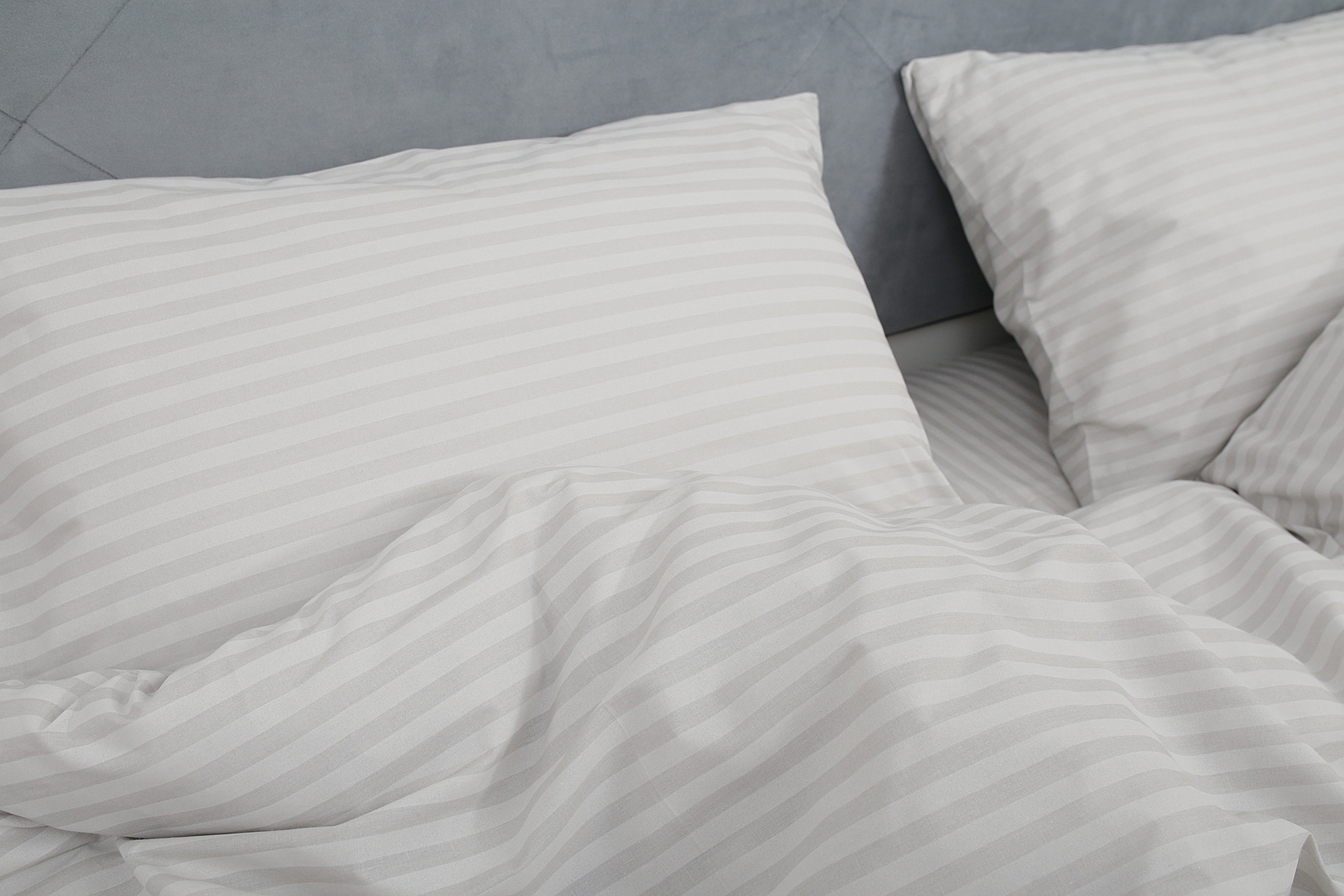 Комплект постельного белья полуторный Amore Glux-10039 бязь Серебристый (KPB-A1,5-GLux-10039 (70x70) - фото 3 Комплект постельного белья полуторный Amore Glux-10039 бязь Серебристый (KPB-A1,5-GLux-10039 (70x70) - фото 3