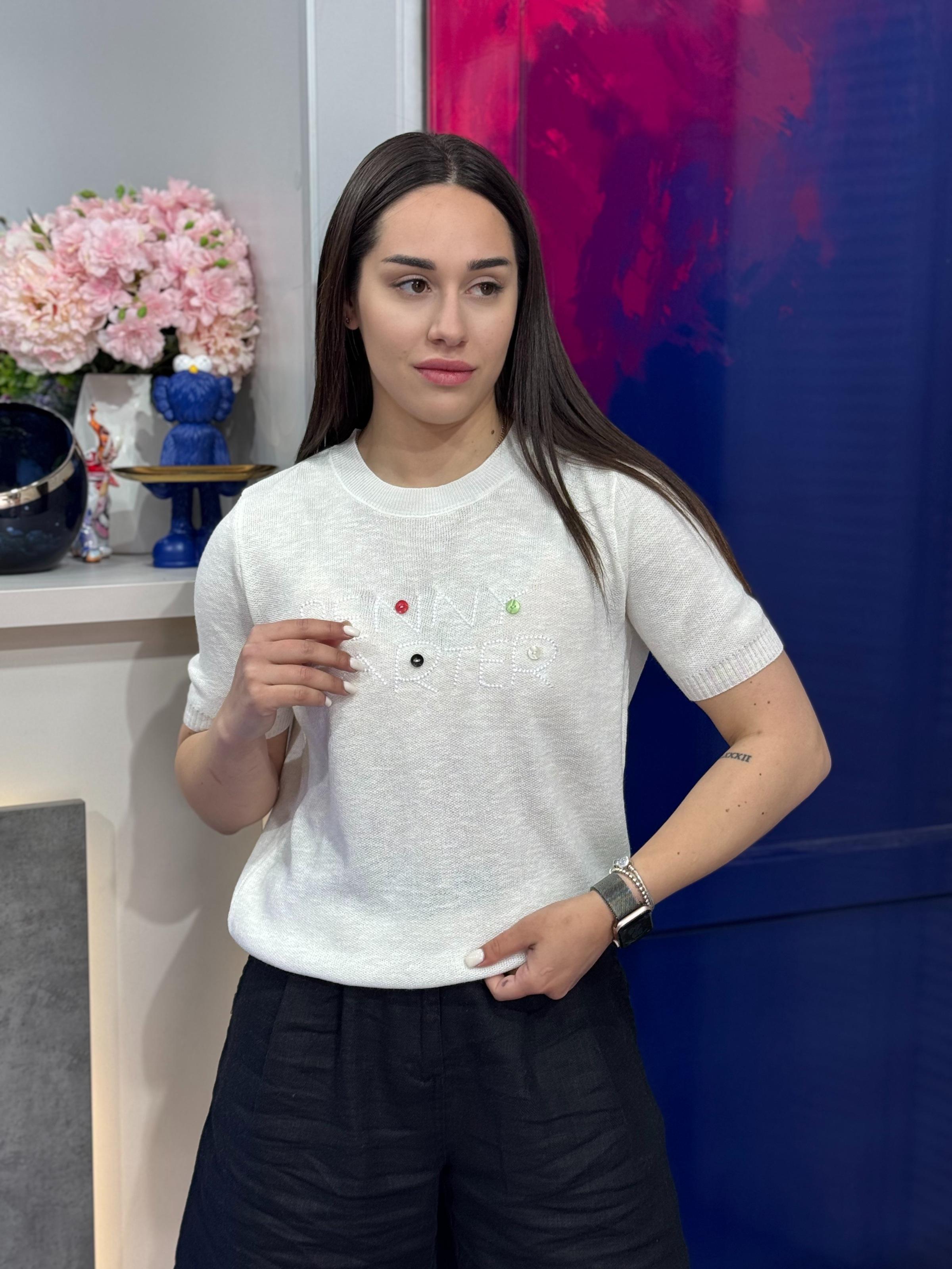 Футболка женская с логотипом и декоративными пуговицами OS Белый (#8215-02)