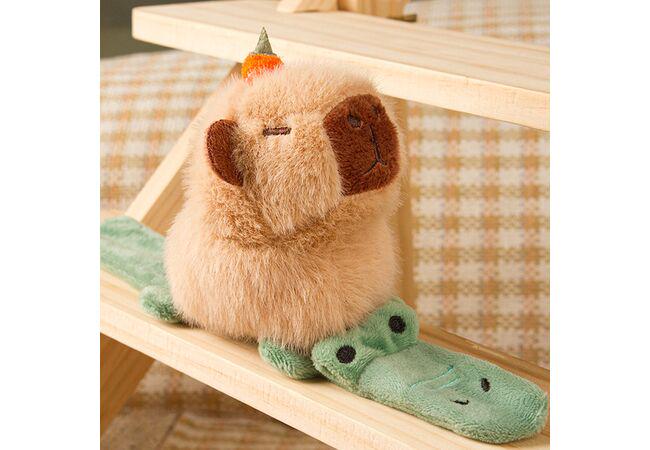 Мягкая игрушка-браслет Капибара с крокодилом и фруктом плюшевая унисекс Коричнево-зеленый (31369883)