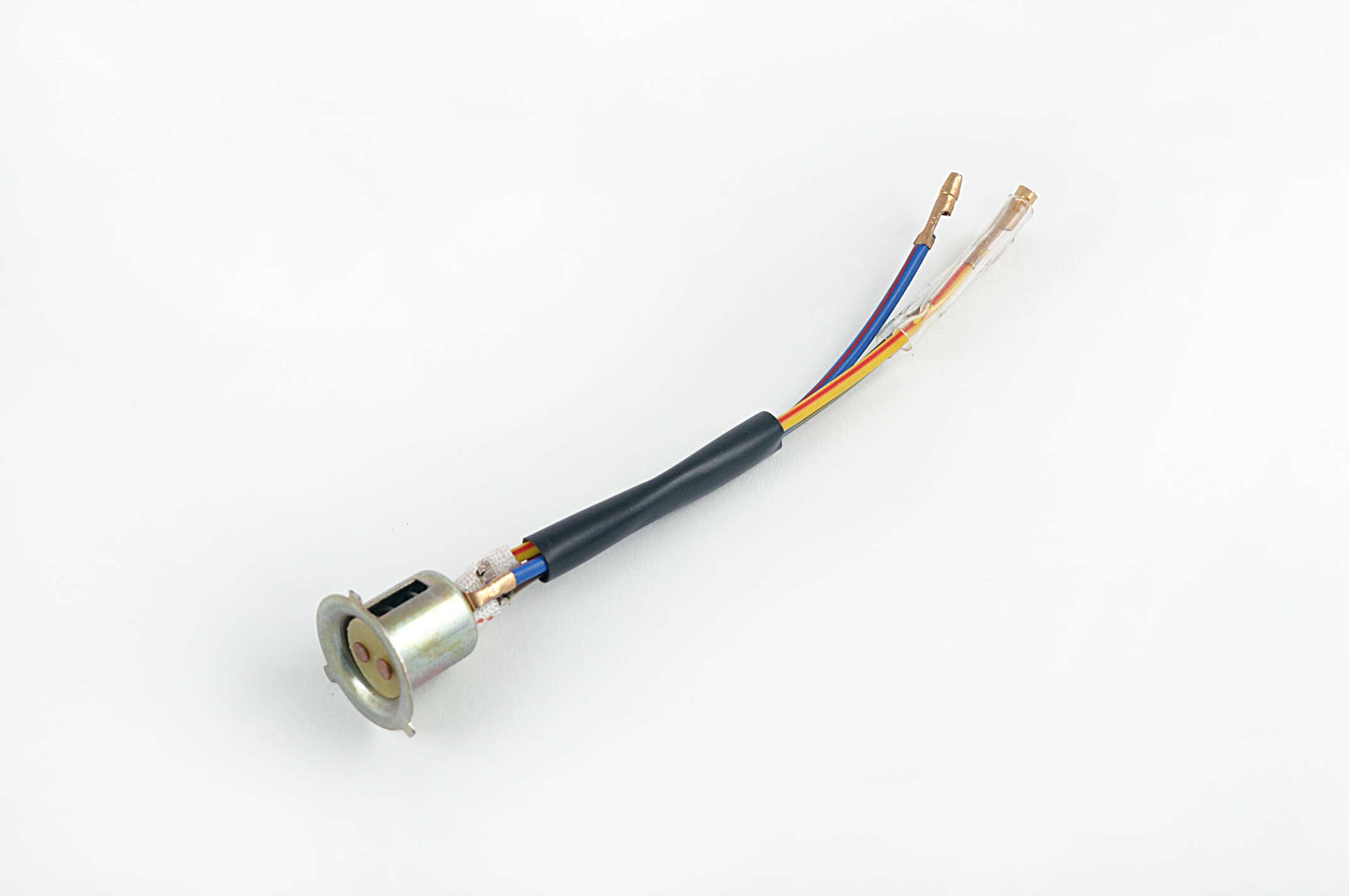 Патрон фары FLASH-249 P15D-25-3 3PIN (O-729)