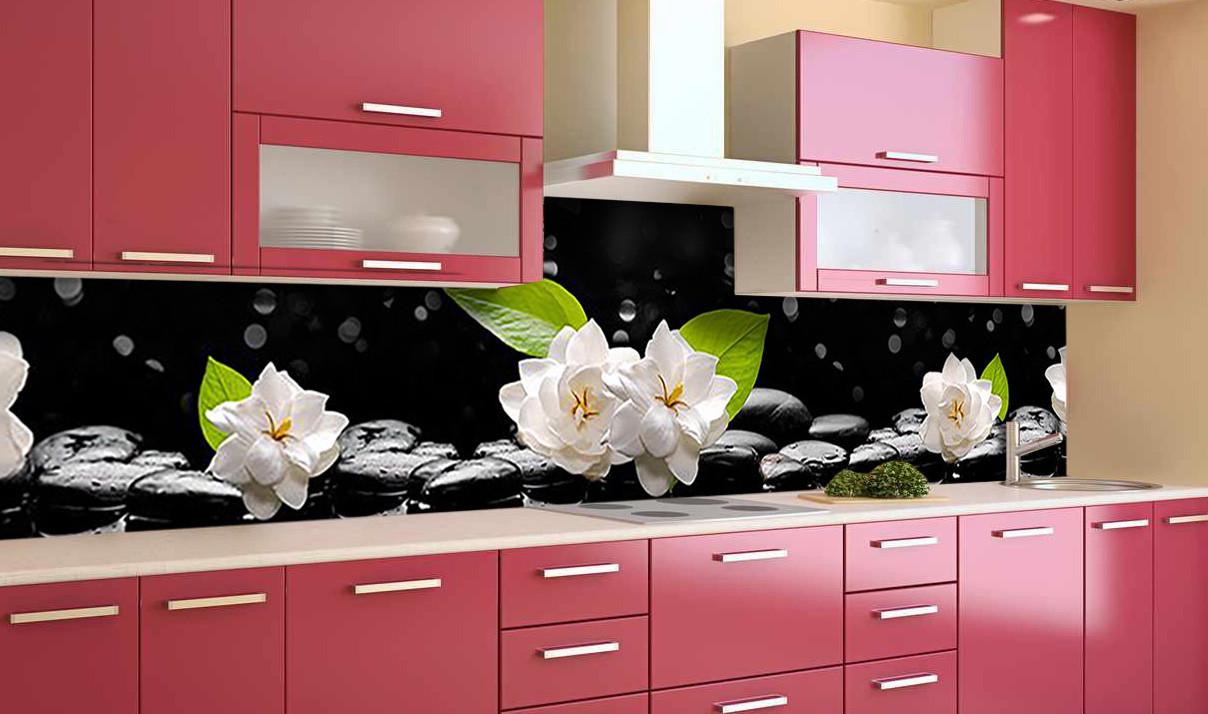 Кухонный фартук Белые цветы на камнях из самоклеющейся виниловой пленки 60х250 см Черный