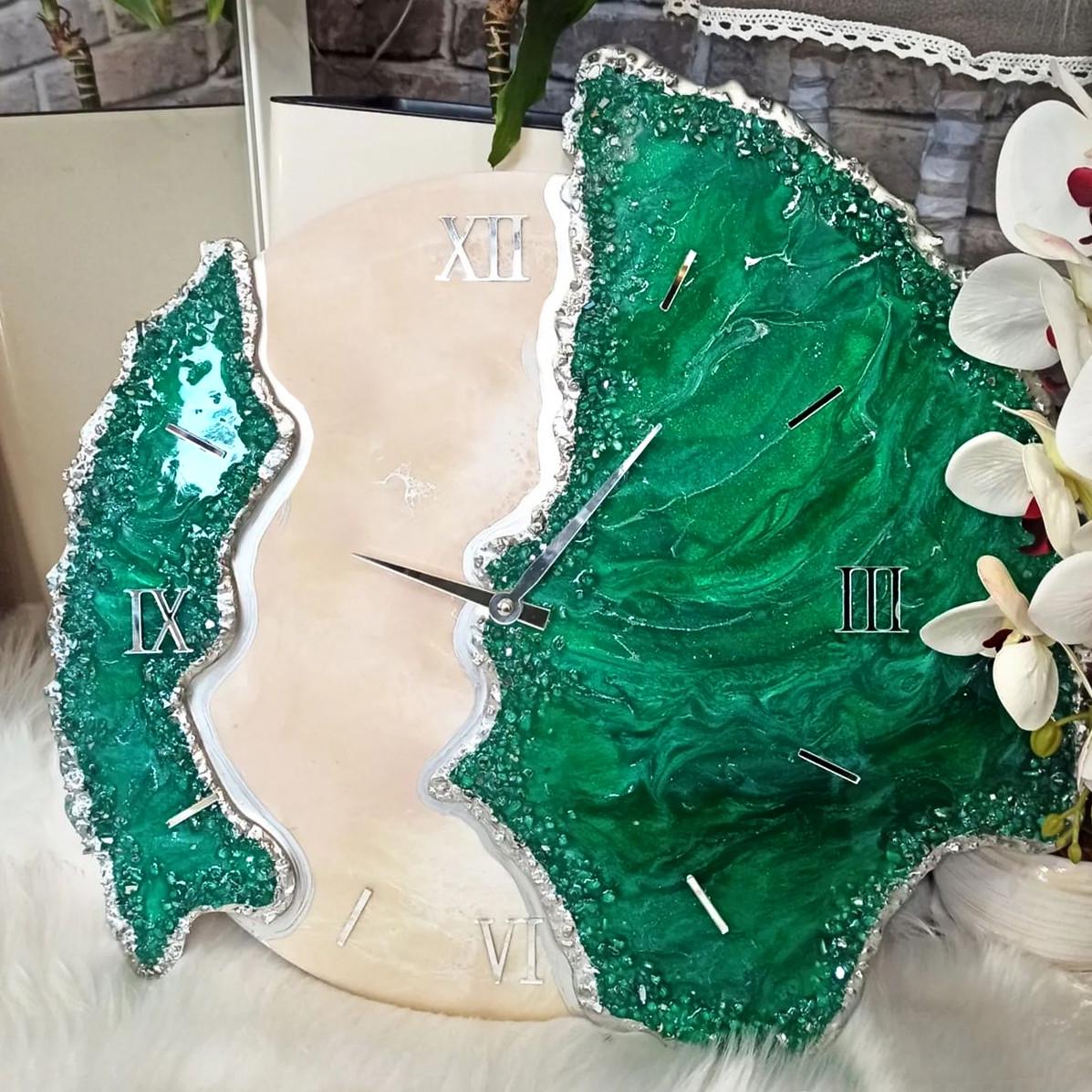 Часы объемные настенные из эпоксидной смолы Лепестки 50 см