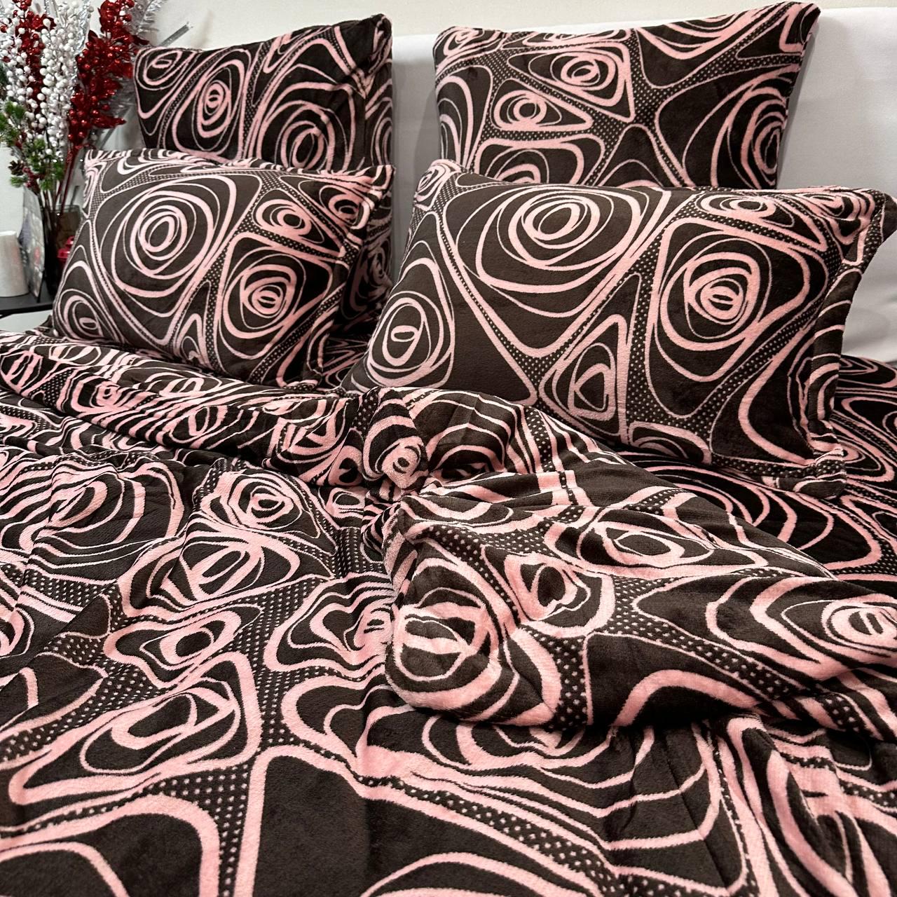 Комплект постельного белья велюровый с рисунком с 4 наволочками евро 200x230 см Коколадно-розовый (29225210) - фото 5