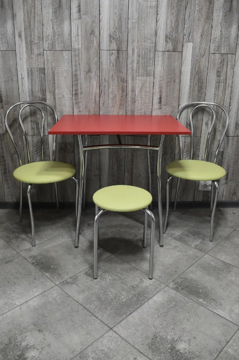 Кухонний комплект Tulipan Тріо стіл/стільці 2 шт./табурет в хром-корпусі 60х80х75 см Червоний/Салатовий (28374254)