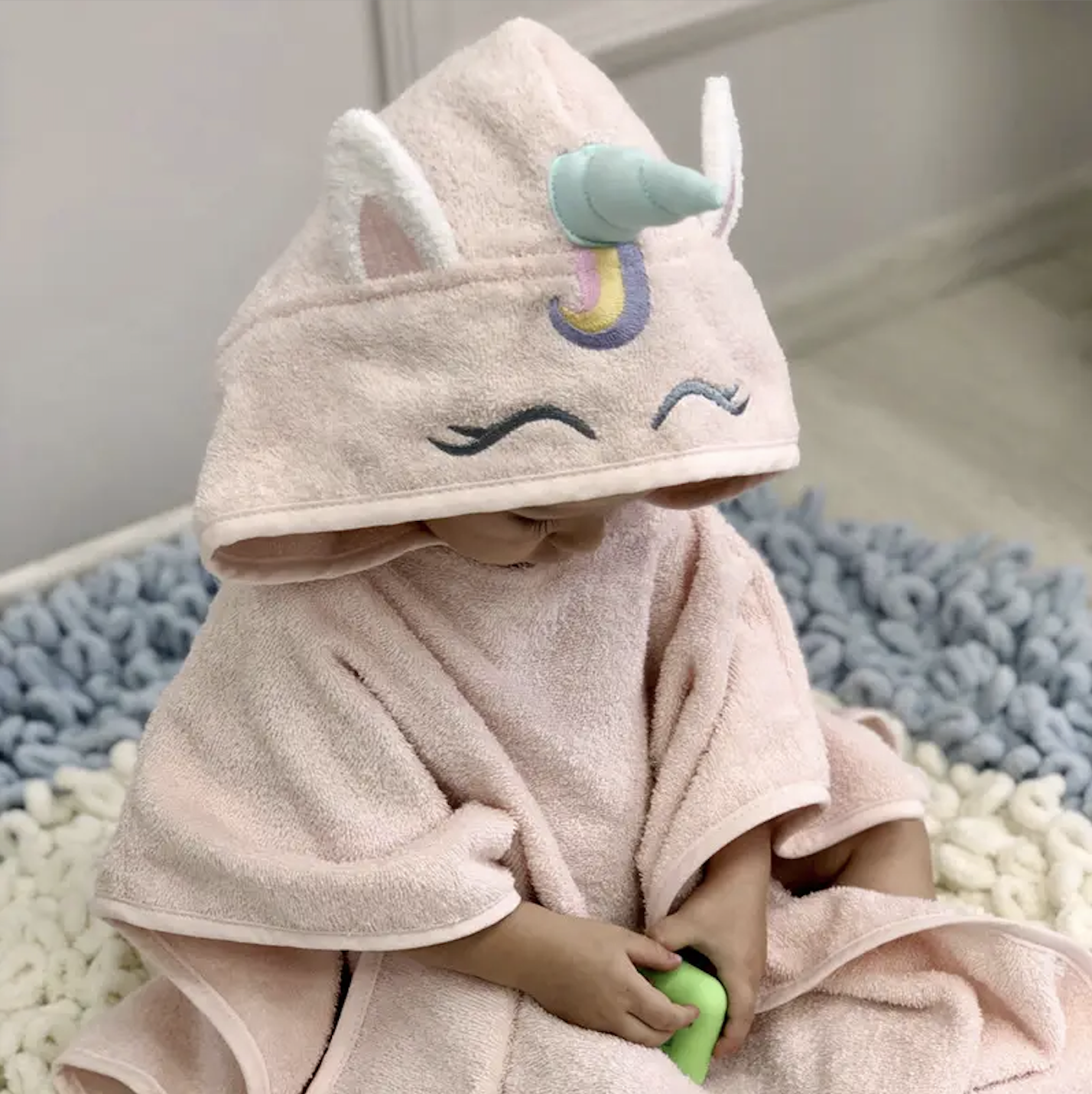 Махровое полотенце-пончо Единорог для детей 55х60 см