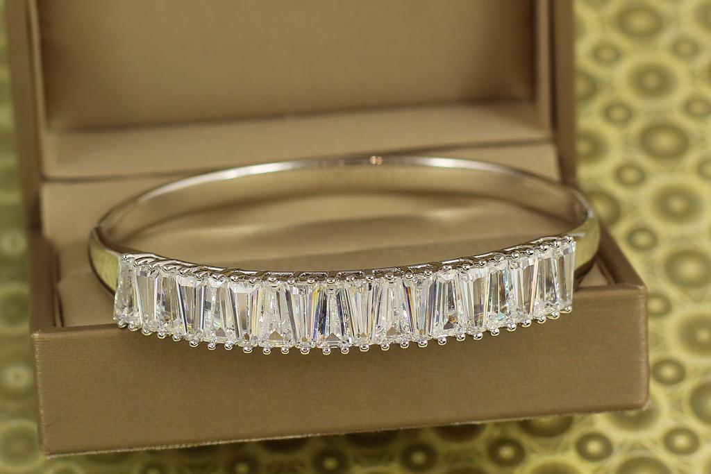 Браслет бенгл Xuping Jewelry Арктическое сияние 60 мм на руку 17-19 см Серебристый (30811012)