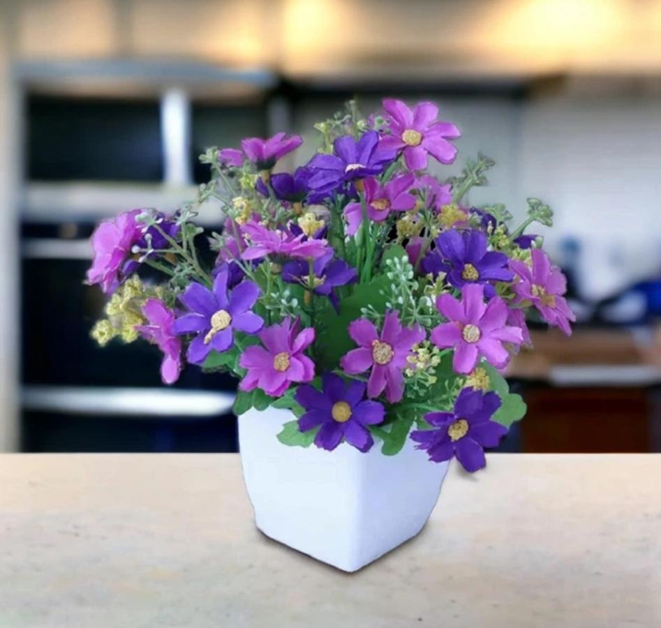 Искусственный цветок в горшке 20х15 см