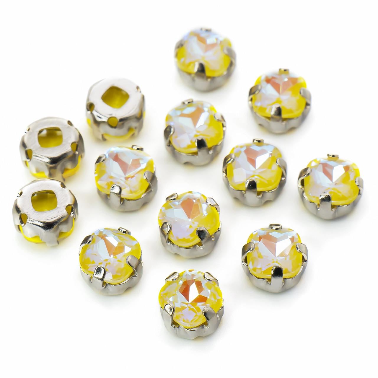 Стразы стекло К9 в цапах квадрат 6 мм 3 шт. Золотой (СМ0607)