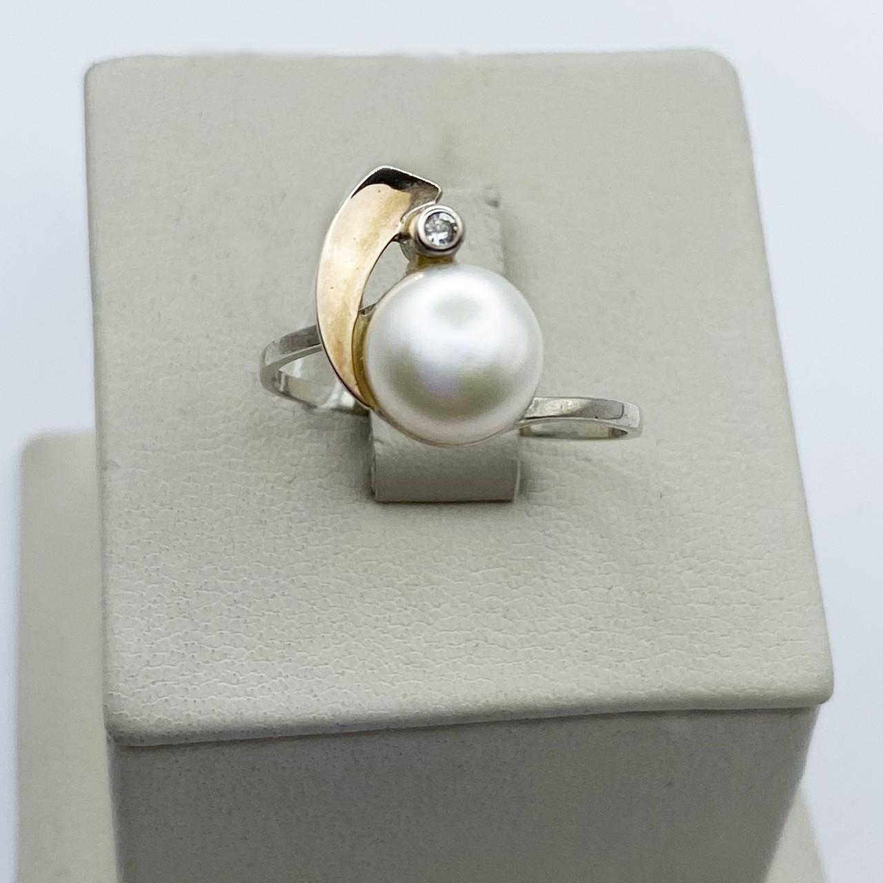 Кольцо серебряное с жемчугом и фианитом р. 18,5 2,48 г (1990959585)