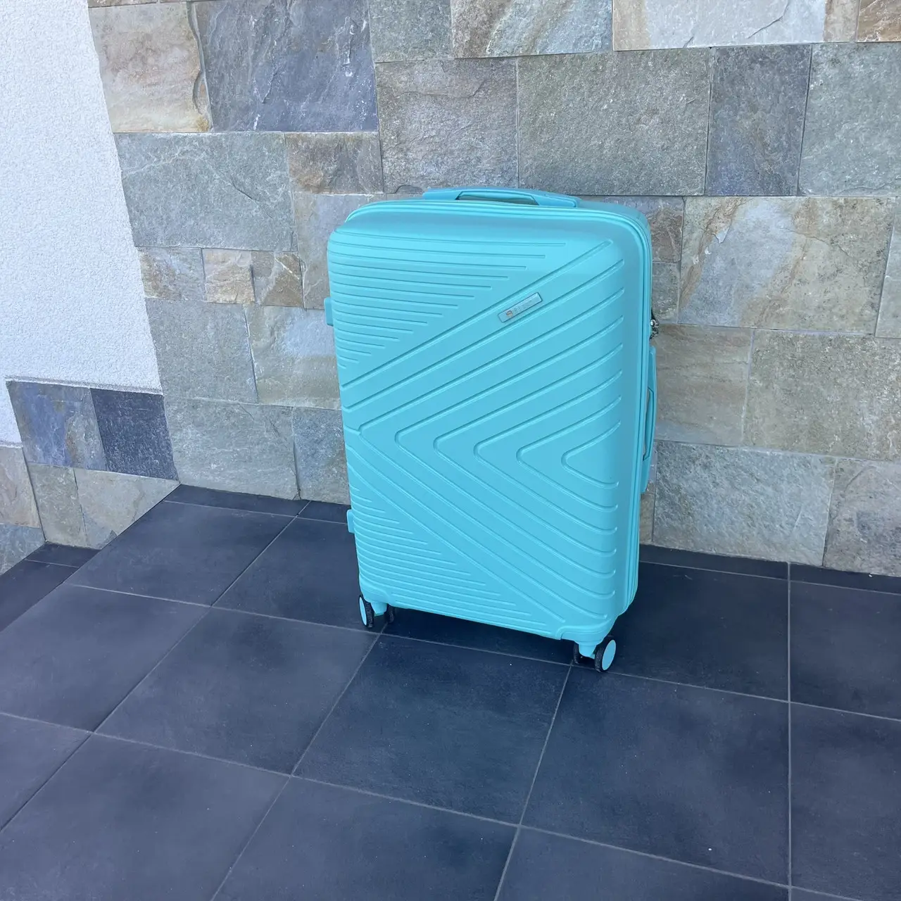 Валіза дорожня з поліпропілену Bloom 1706 середній М 63 л М'ятний - фото 3