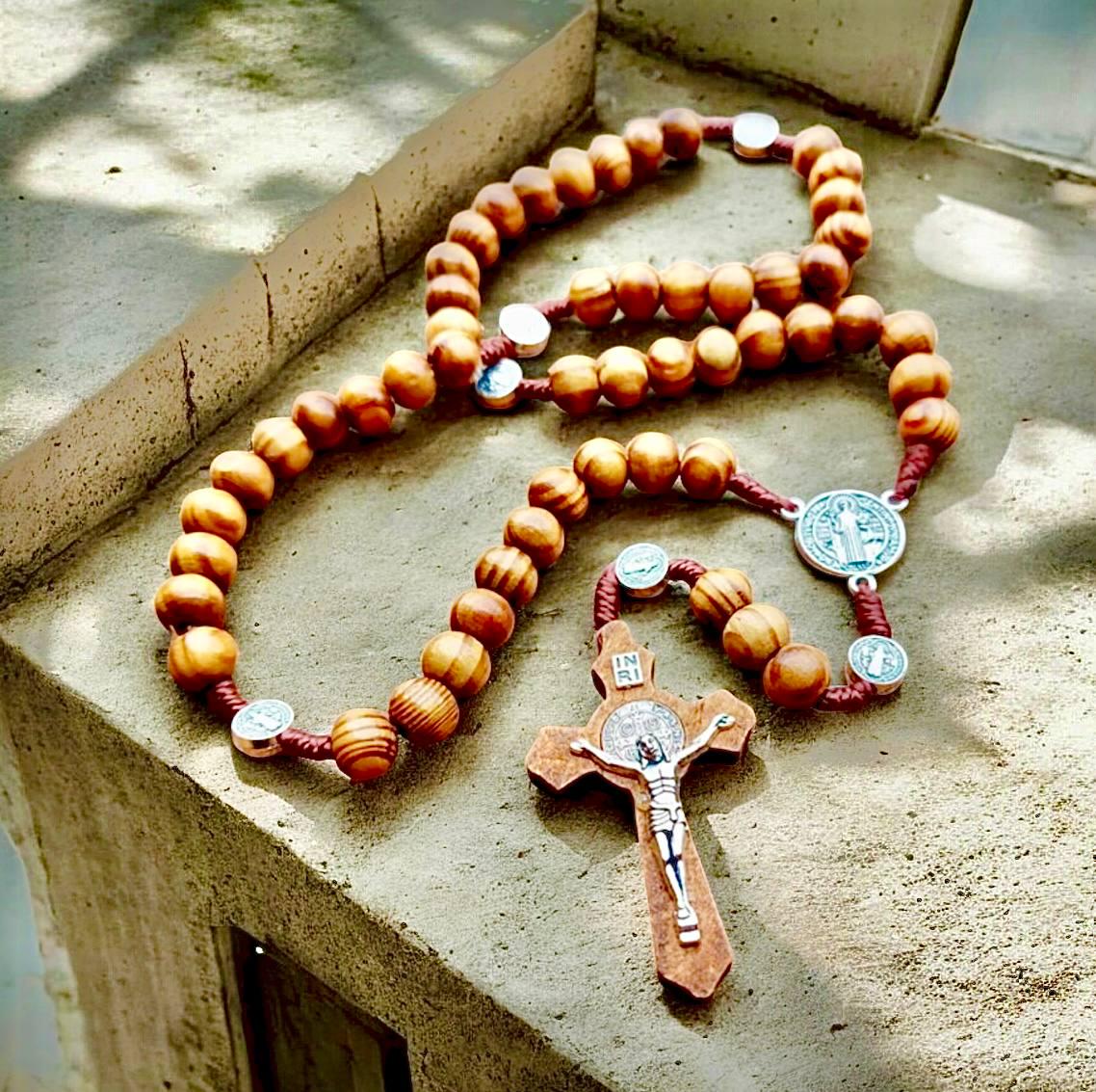 Чотки православні дерев'яні з металевими вставками і хрестом Ісус Святий Бенедикт (250209) - фото 2 Чотки православні дерев'яні з металевими вставками і хрестом Ісус Святий Бенедикт (250209) - фото 2