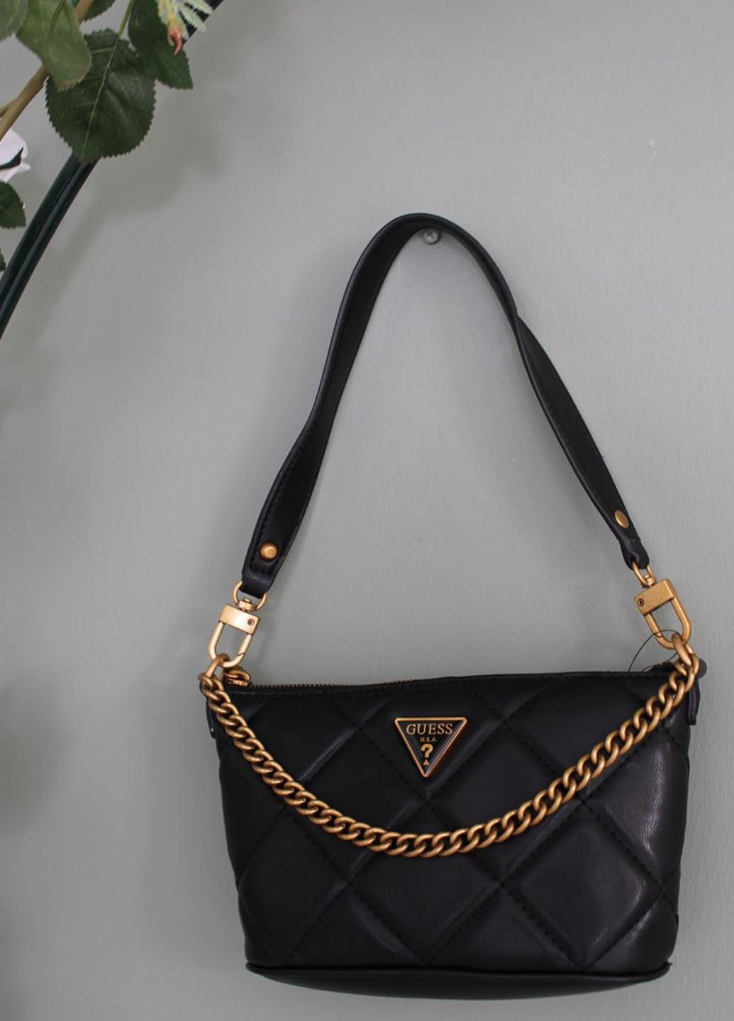 Сумка багет жіноча з еко шкіри GUESS CESSILY BUCKET HWQB7679010-BLA Чорний - фото 4 Сумка багет жіноча з еко шкіри GUESS CESSILY BUCKET HWQB7679010-BLA Чорний - фото 4