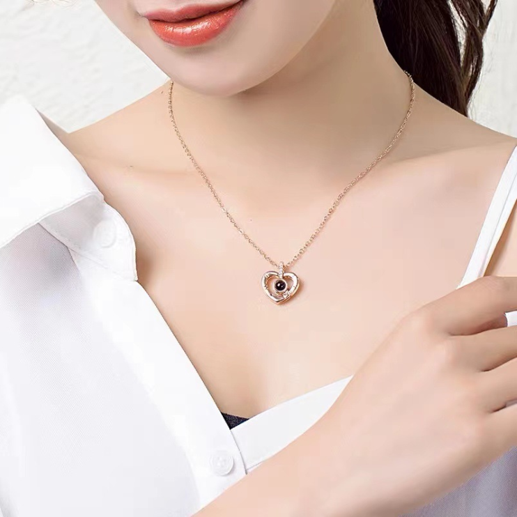 Кулон серце з гравіруванням і проекцією фрази "Я Люблю Тебе" на 100 мовах світу (26086363) - фото 4 Кулон серце з гравіруванням і проекцією фрази "Я Люблю Тебе" на 100 мовах світу (26086363) - фото 4