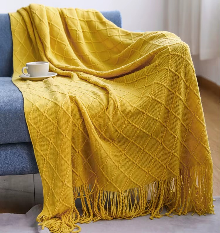 Плед акриловый со структурной вязкой и бахромой Желтый