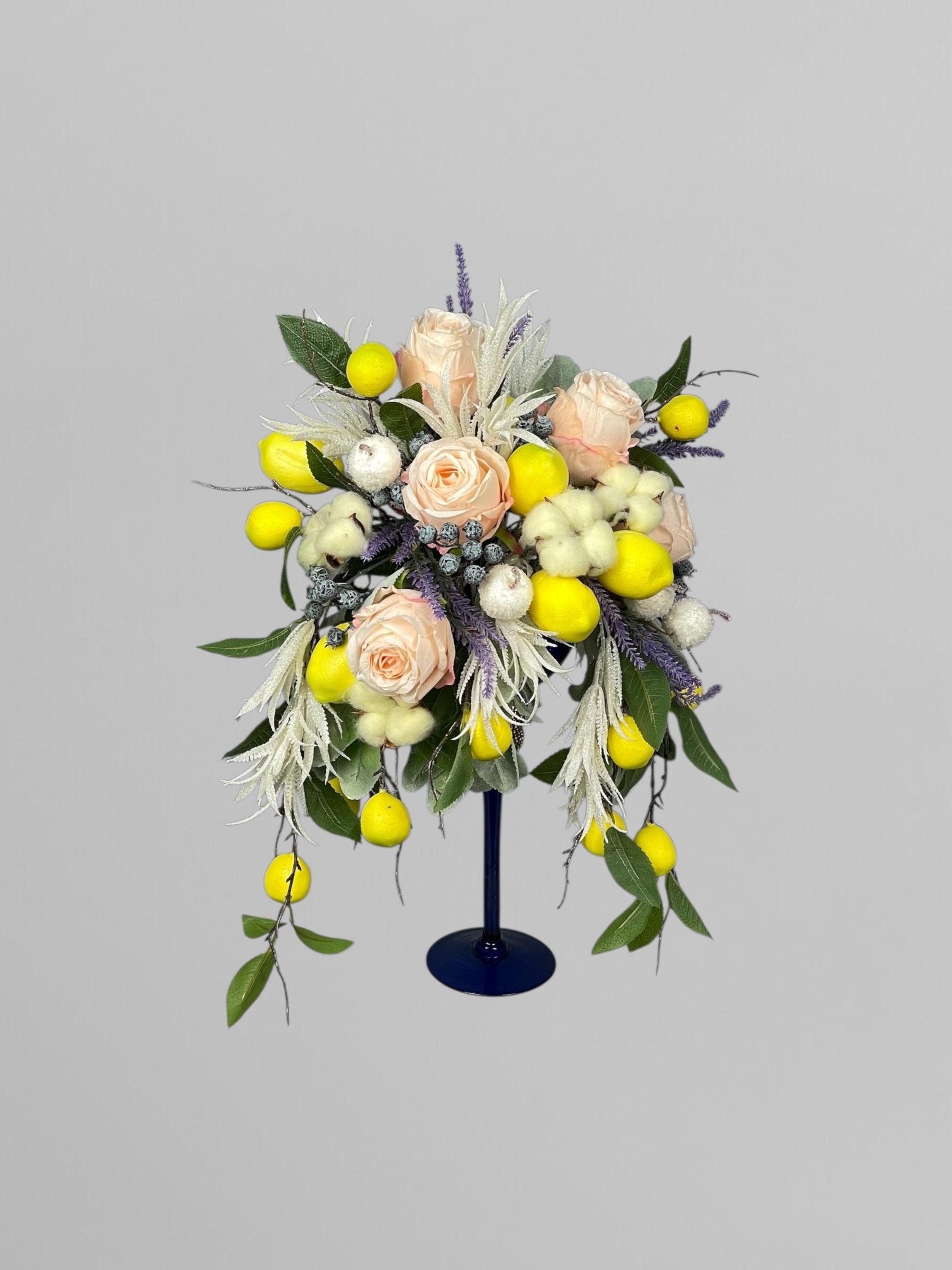 Композиция из искусственных роз с ягодами и лимонами в бокале 55 см (А307)