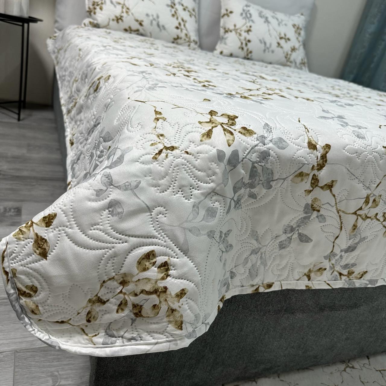 Набір покривало стьобане з квітковим принтом 200x230 см/2 наволочки 50x70 см Молочний (28710433) - фото 6 Набір покривало стьобане з квітковим принтом 200x230 см/2 наволочки 50x70 см Молочний (28710433) - фото 6