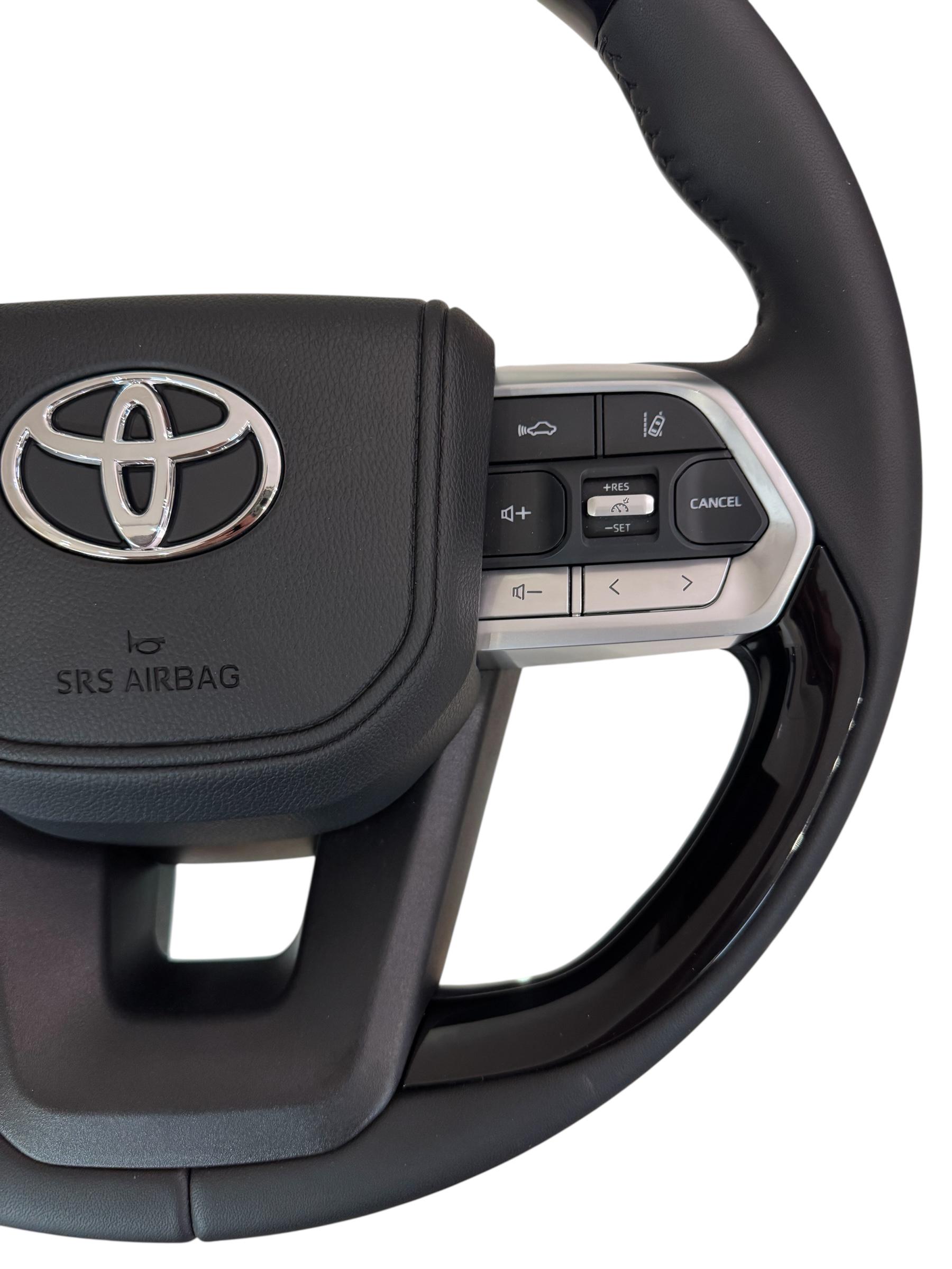 Руль для Toyota Land Cruiser 200 Prado 150 рояльный лак в стиле LC300 Хром (27709137) - фото 3 Руль для Toyota Land Cruiser 200 Prado 150 рояльный лак в стиле LC300 Хром (27709137) - фото 3