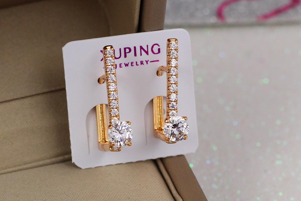 Серьги Xuping Jewelry Дорожка из камней с камушком на конце 2 см Золотистый