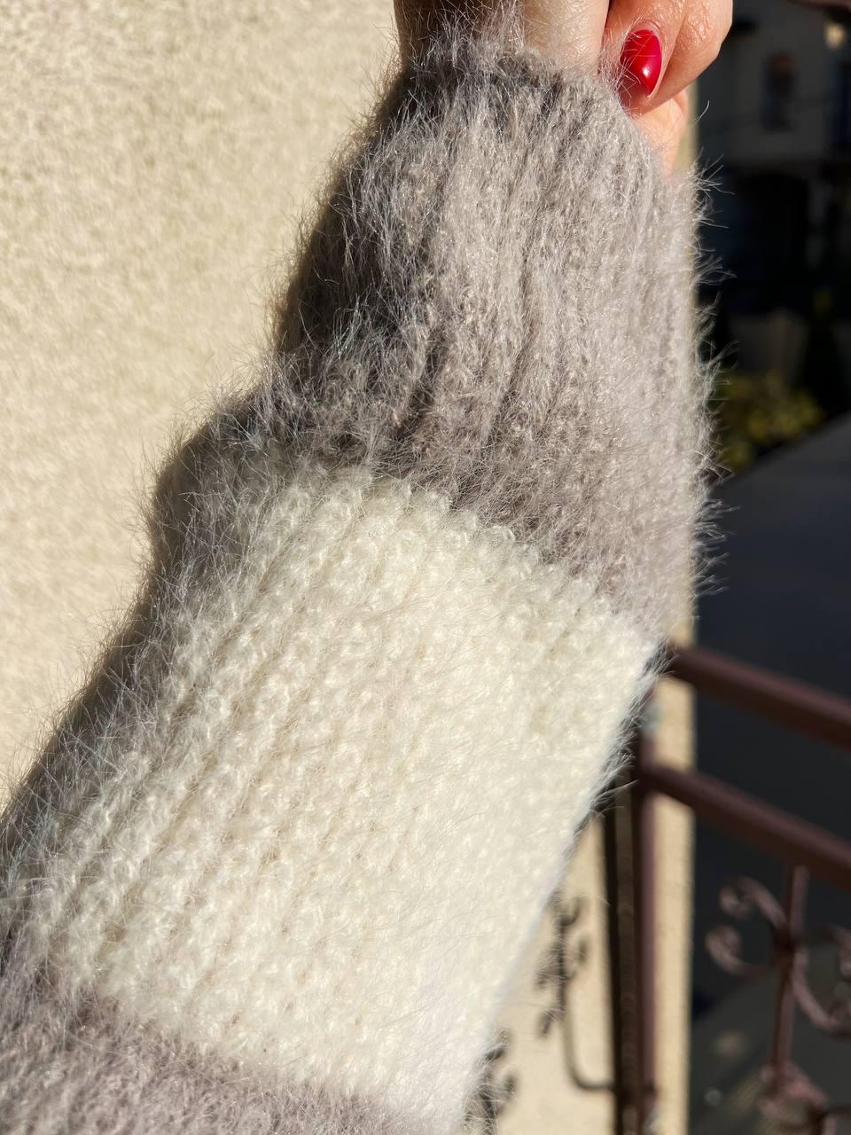 Свитер женский A-N 2157 широкая полоса короткий пушистый ангора р. 42-46 Серый (3057) - фото 4 Свитер женский A-N 2157 широкая полоса короткий пушистый ангора р. 42-46 Серый (3057) - фото 4