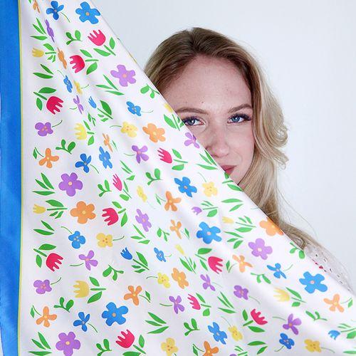 Хустка шовкова Presentville Яскраві квіти 68х68 см (HUST_25M035)