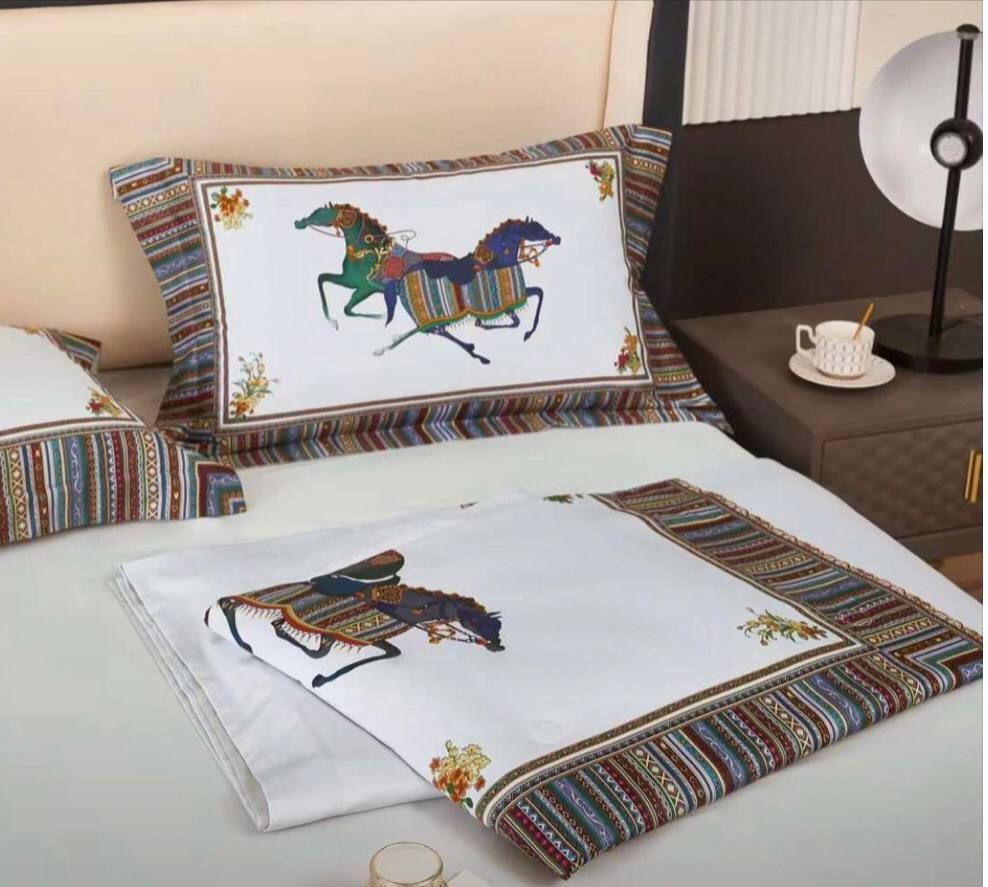 Комплект постельного белья Hermes двуспальный евро шелк с одеялом Белый/Коричневый/Серый