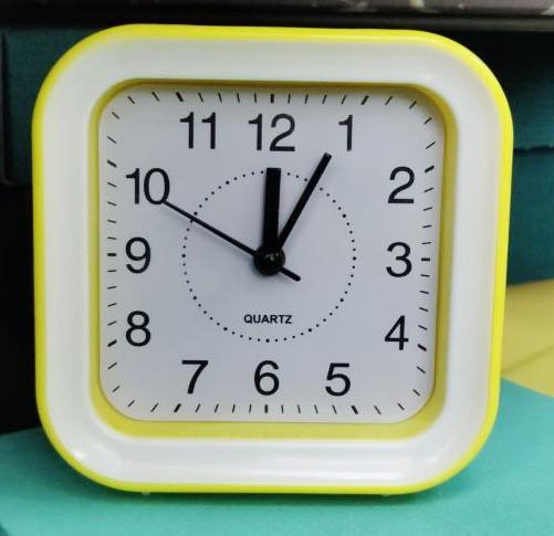 Часы настольные 10x10x4 см Желтый (0902.015)