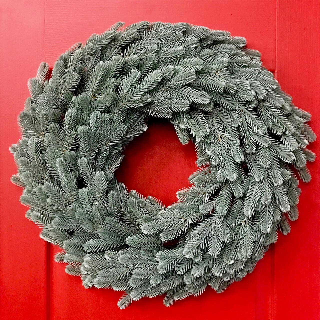 Вінок хвойний різдвяний HVOYA SGH Traditional пишний литий d 60 см Блакитний