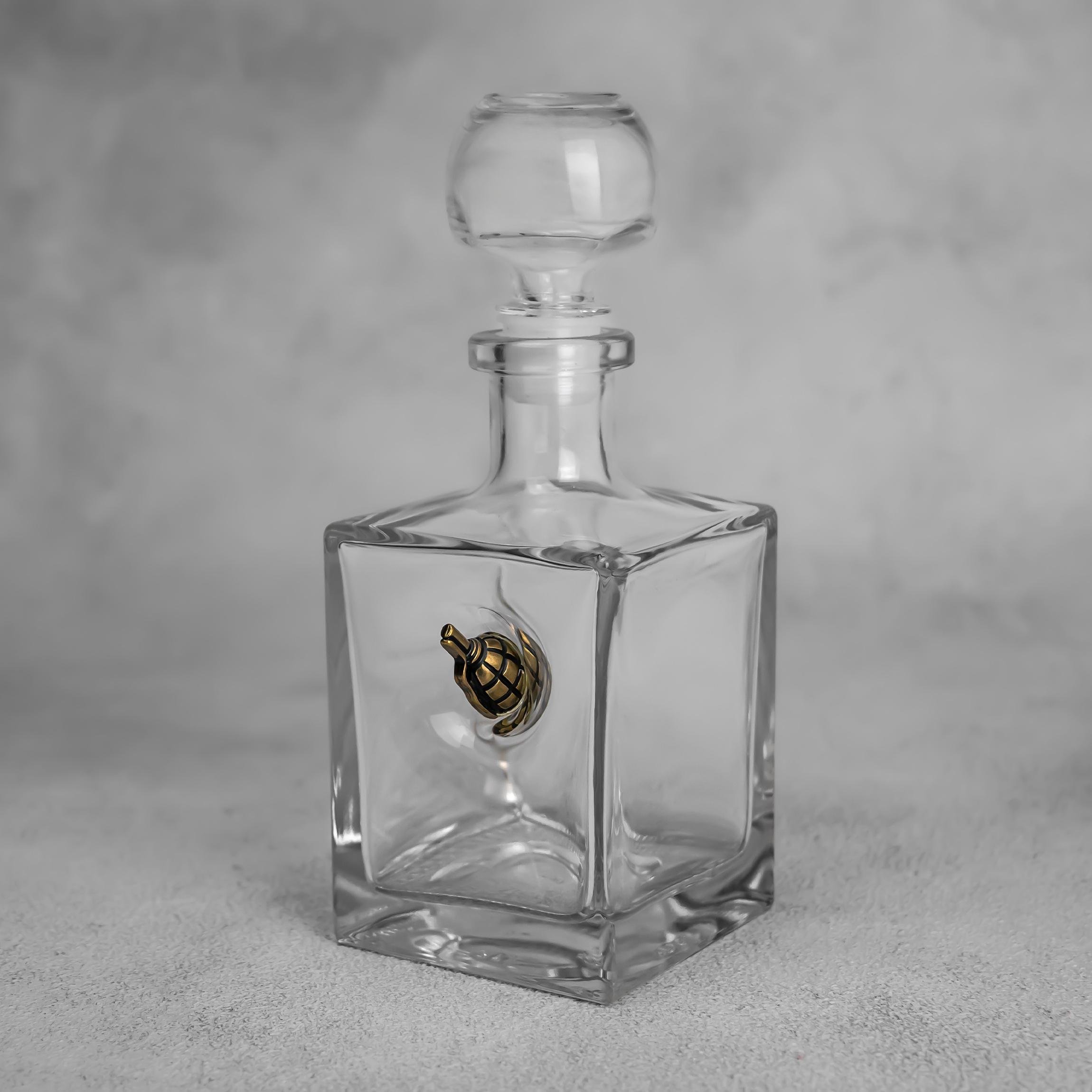 Графін з лимонкою VSKLO