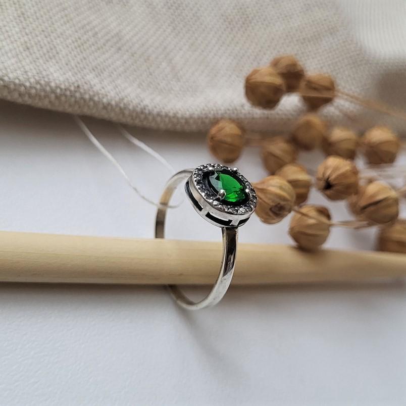 Кольцо женское из серебра вставка кубического циркония 925 проба р. 17 1,50 г Зеленый (1264)