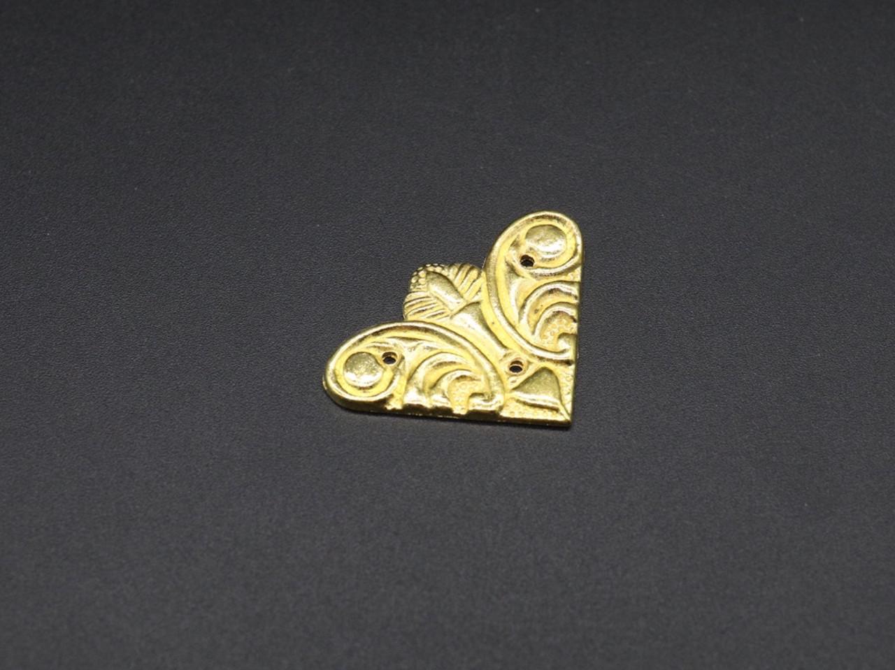 Уголок декоративный литый 30х30 мм Золотой (226049944)