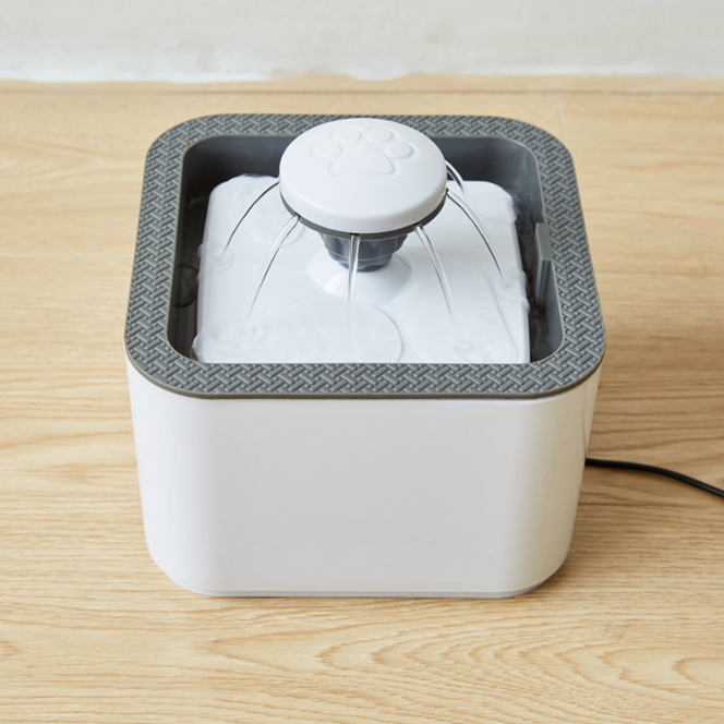 Поїлка автоматична Фонтан із фільтром для собак і котів 2,5 л USB (Е500025)