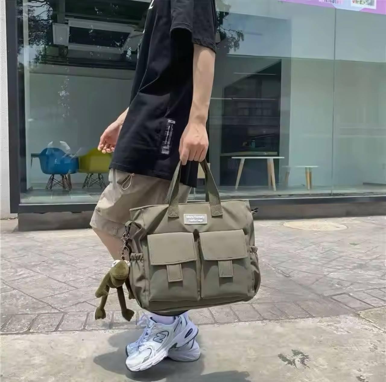 Сумка-месенджер жіноча з кишенями з водовідштовхувальної тканини Хакі