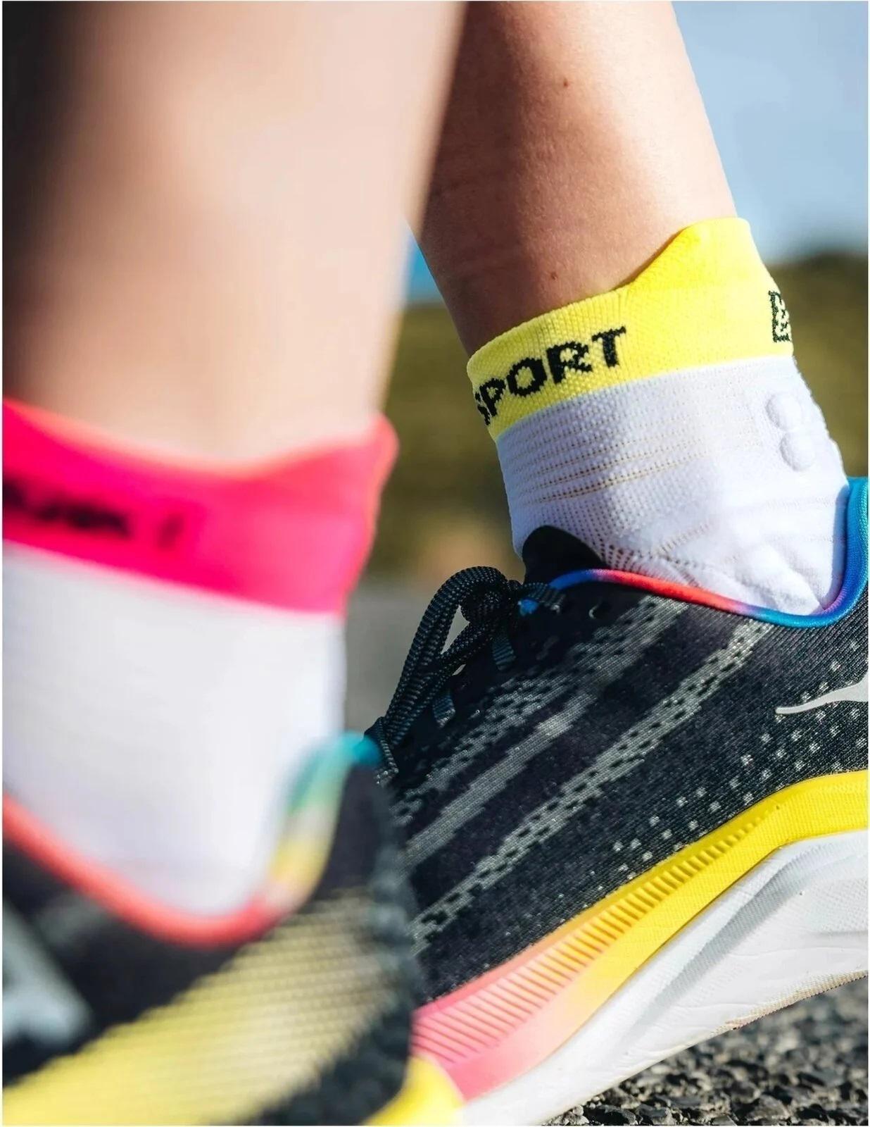 Шкарпетки Compressport Pro Racing Socks V4.0 Run low T1 White/Safe Yellow/Neo Pink (0e213718) - фото 6