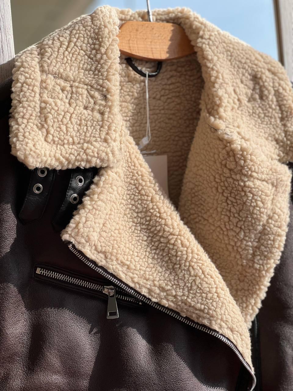 Дублянка жіноча Aftf Basic 264 подовжена оверсайз хутро пілот блискавки з ременем M Коричневий (2728) - фото 7