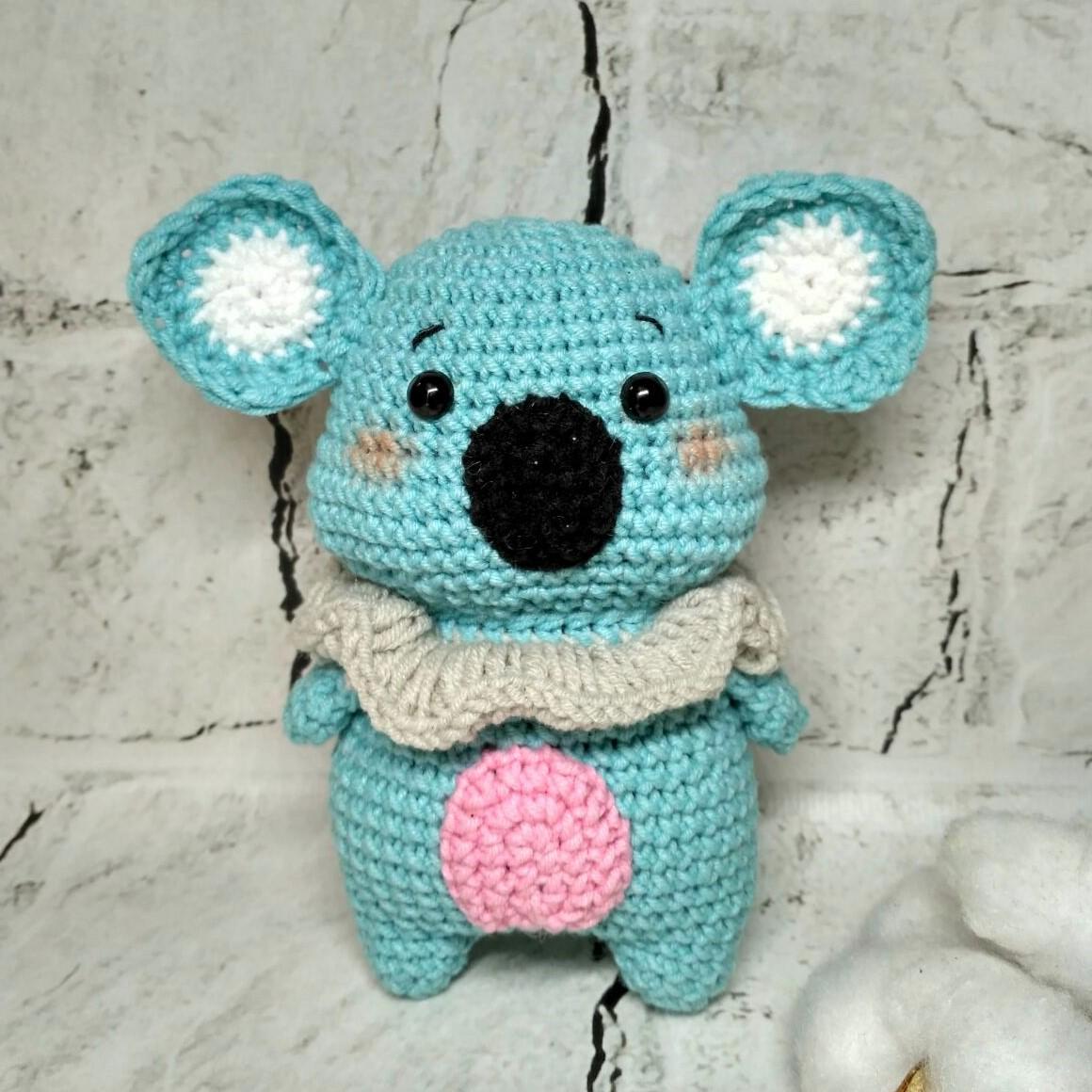 М'яка в'язана іграшка ручної роботи Коала 14 см Блакитний (202-80-4) М'яка в'язана іграшка ручної роботи Коала 14 см Блакитний (202-80-4)