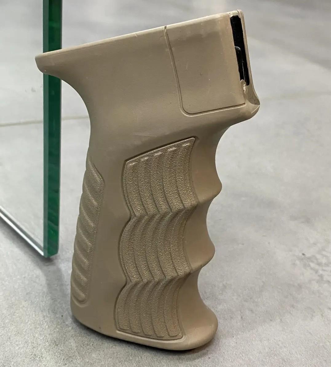 Рукоятка пистолетная DLG Tactical DLG-098 для АК-47 АК-74 с отсеком Койот (241707) - фото 2 Рукоятка пистолетная DLG Tactical DLG-098 для АК-47 АК-74 с отсеком Койот (241707) - фото 2