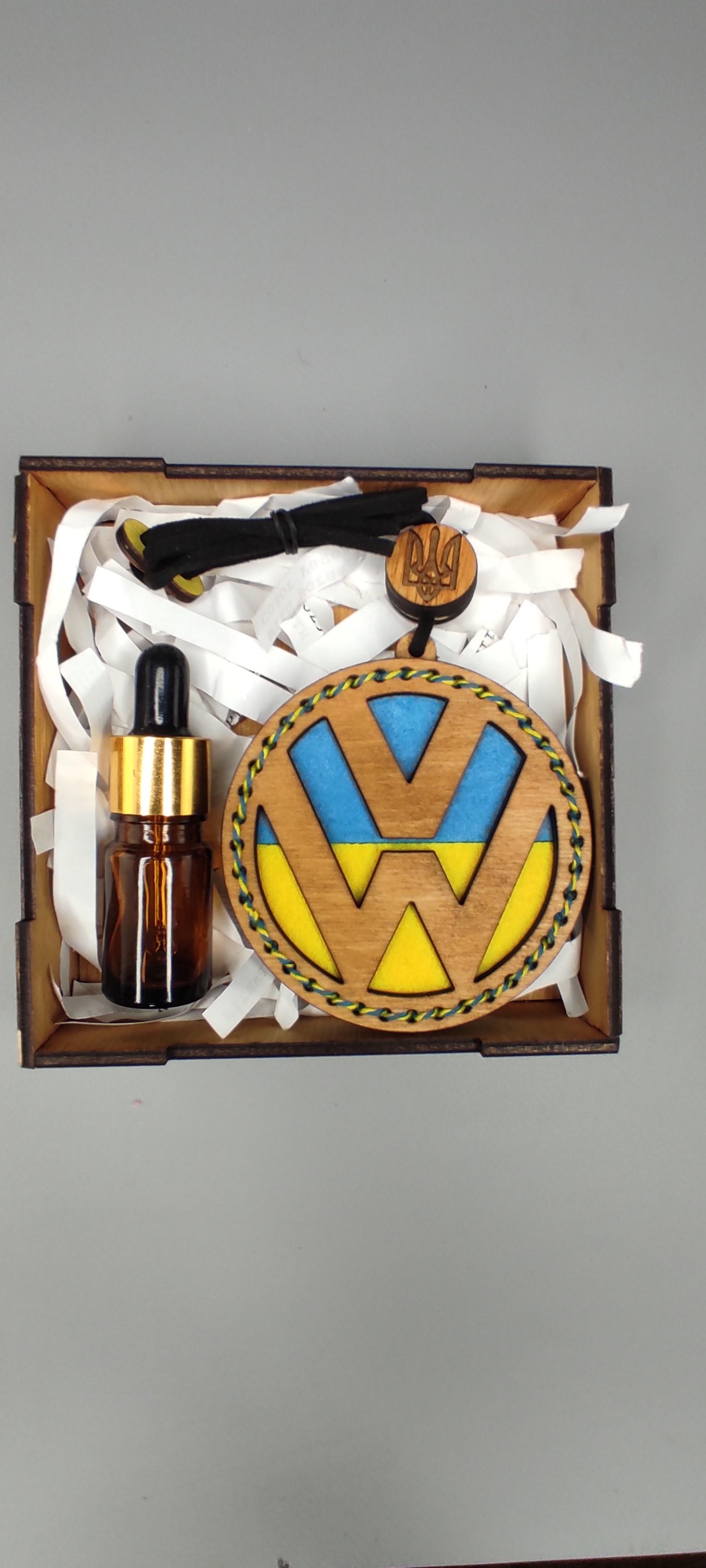 Ароматизатор из дерева в машину с логотипом Volkswagen Зеленый чай - фото 3 Ароматизатор из дерева в машину с логотипом Volkswagen Зеленый чай - фото 3