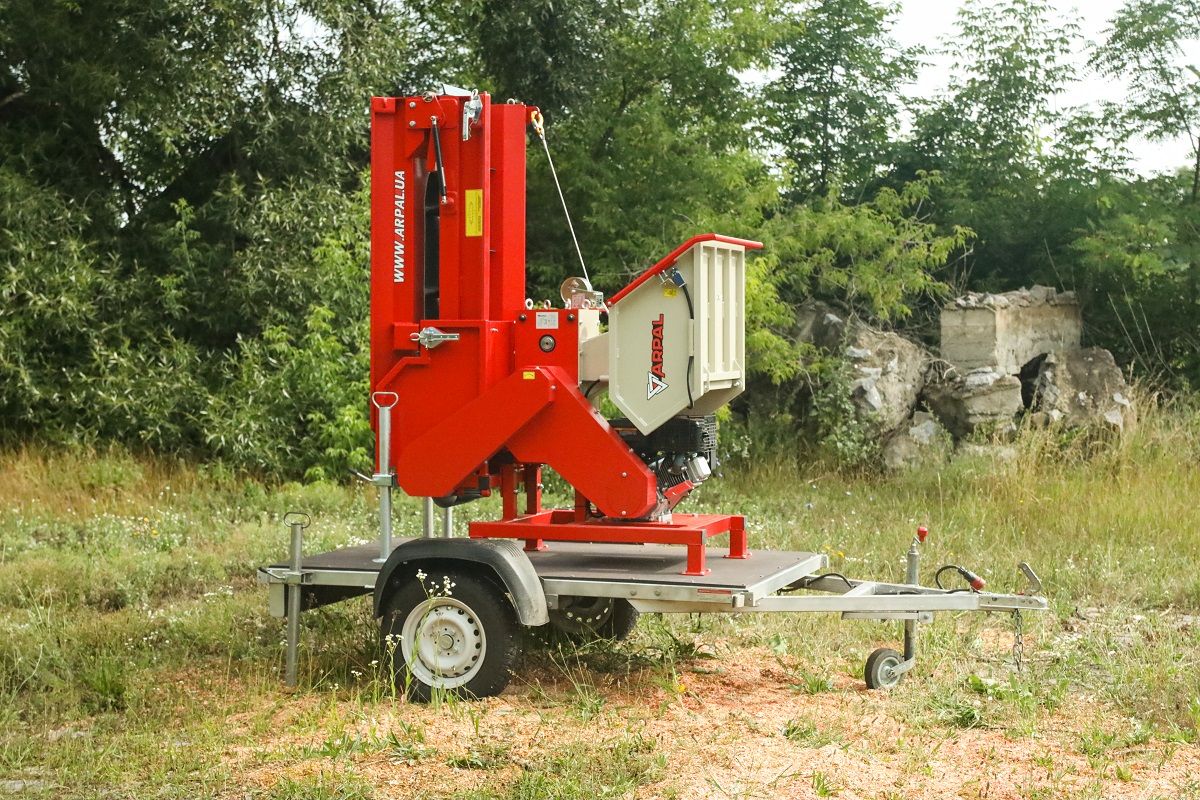 Подрібнювач гілок Arpal на шматки дров з бензиновим двигуном на причепі (АМ-120БД-К) - фото 25 Подрібнювач гілок Arpal на шматки дров з бензиновим двигуном на причепі (АМ-120БД-К) - фото 25