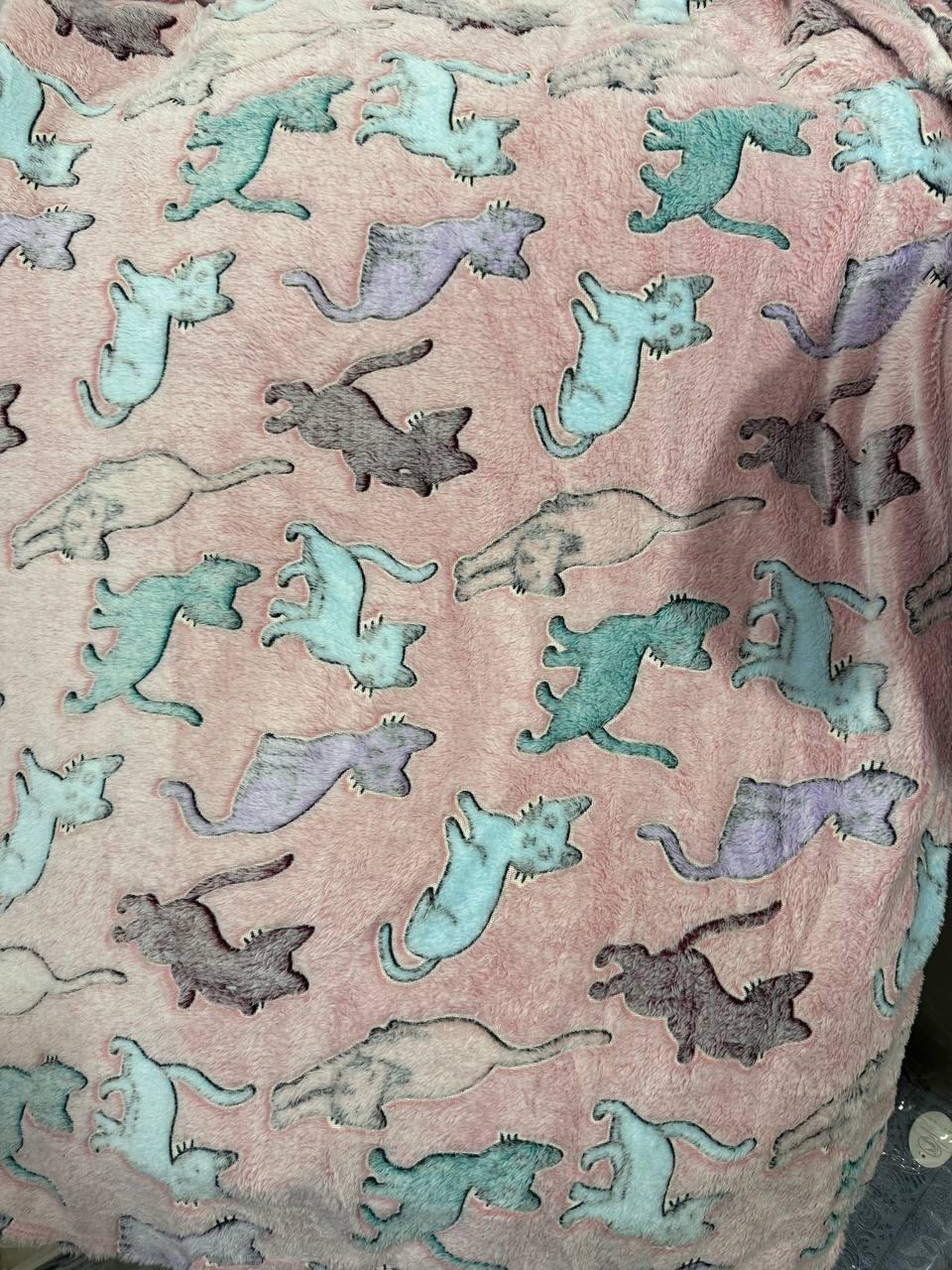 Плед детский светящийся ночью 150х200 см Розовый Кошки (П4К-am-pled-svet-008-2) - фото 3 Плед детский светящийся ночью 150х200 см Розовый Кошки (П4К-am-pled-svet-008-2) - фото 3